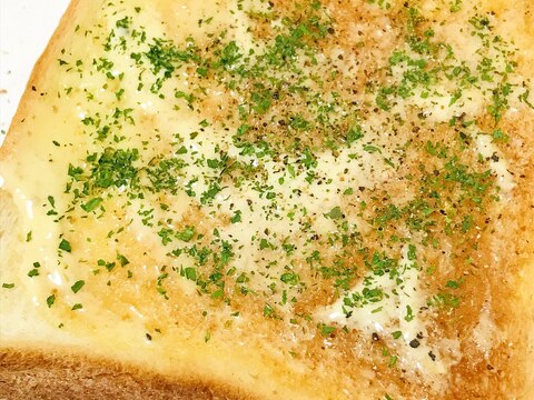 玉葱ドレッシングのバタートースト